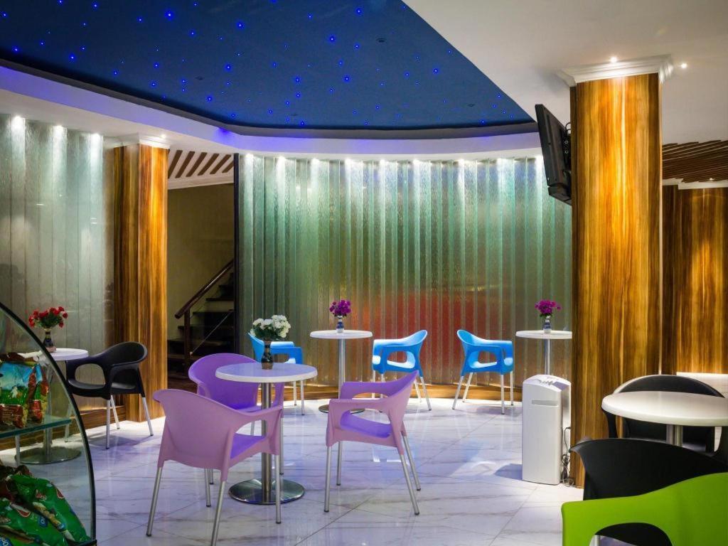 Madu Inn Jakarta Buitenkant foto